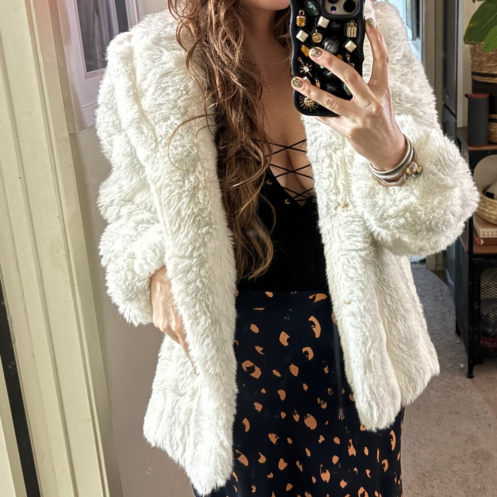 Women's vintage jordache puffed sleeve White Faux Fur Coat jacket Sz medium